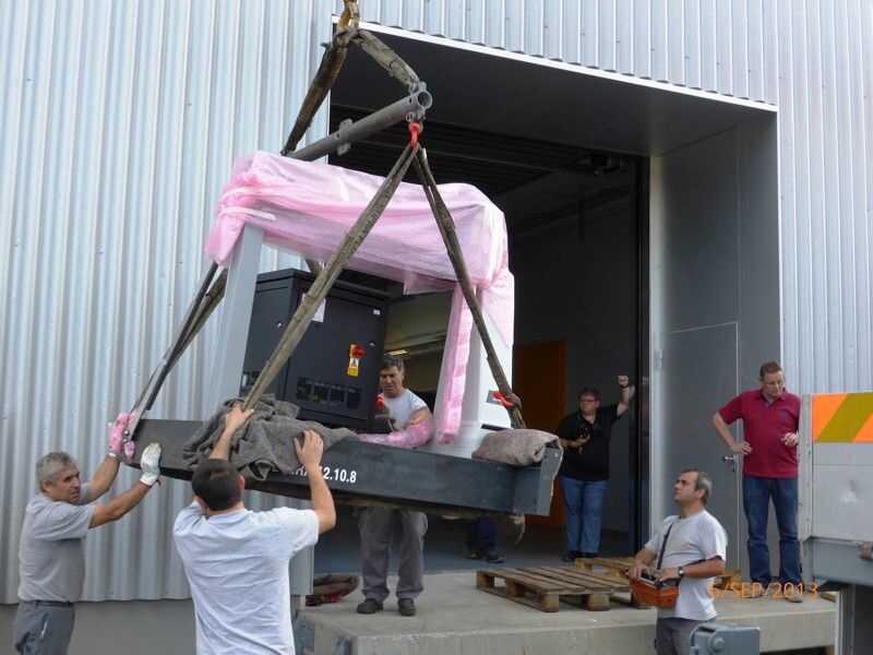 Installation d'une nouvelle machine à mesurer 3D au Technopôle de Sainte-Croix. (Image: CPNV (Photographie de M. Cachemaille pour le JSCE))