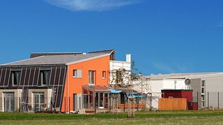 Das Firmengebäude von Pirig Solar erzeugt mehr Energie als das Unternehmen verbraucht. Bild: Pirig Solar (Archiv: Vogel Business Media)