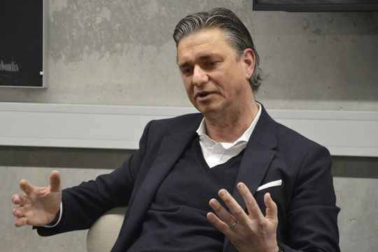 Porsche-Finanzvorstand Lutz Meschke: Hersteller müssen in Functions on Demand investieren und entsprechende Komponenten in Fahrzeugen verbauen.(Bild:  Achter/»kfz-betrieb«)