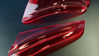 In der Prototypenherstellung von Deckgläsern für Rückleuchten wird Audi die Vorlaufzeiten um bis zu 50% reduzieren können. (Stratasys)