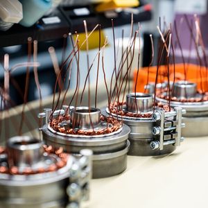 Um das geplante Umsatzwachstum zu verwirklichen setzt die TQ-Group neben der Zusammenarbeit mit internationalen Unternehmensstandorten auf Serienproduktion.(Bild:  TQ-Group)