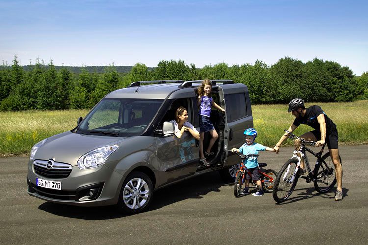 ... Familienausflüge nebst Drahteseln und reichhaltigen Picknickutensilien bereiten keine Schwierigkeiten. (Bild:Opel)