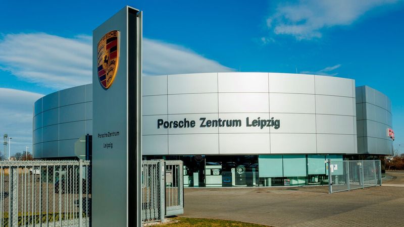 Auch im vergangenen Jahr schaffte es Porsche auf Platz 1 des Gesamtrankings – der Sportwagenbauer hat das zufriedenste Vertriebsnetz des Landes.(Bild:  Porsche)