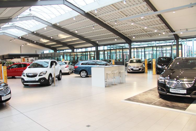 Natürlich residiert auch die Opel-Palette standesgemäß. (Foto: Gieraths)