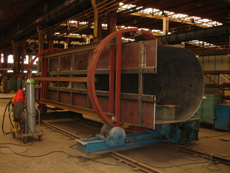 Fig. 5: Fabrication of the main dust suction line. (Picture: Thyssenkrupp Uhde Engineering Services)