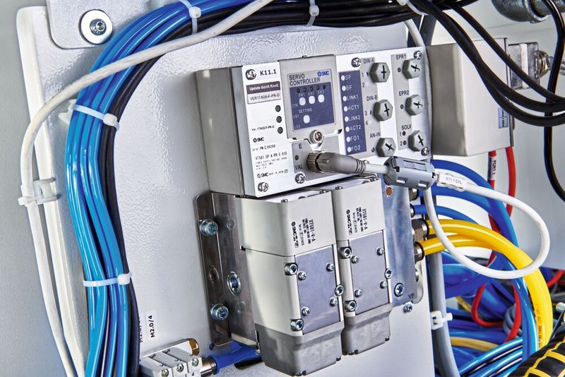 La servo-commande de la série XT581-SP-A-PR-X025 de SMC transmet les commandes au moteur en moins de 10 ms et permet de ne pas avoir à basculer entre le réglage de la position et de la force en cours de fonctionnement. (Source : SMC Allemagne)