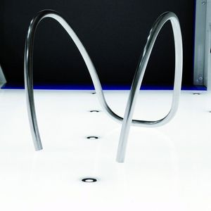 Bild 2: Ein frei geformtes Rohr in der Tube-Inspect-Messzelle. Durch ein Interface lassen sich die Korrekturwerte jetzt automatisch ermitteln und in die Biegemaschine einlesen. Bild: Aicon