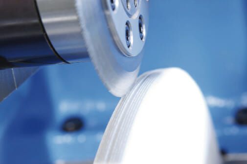 (Auch Hinterschliffmess-, Profilier- sowie Hinterdrehmaschinen liefert der Spezial- Maschinenbauer neben dem Kerngeschäft, den Gewindeschleifmaschinen, aus. Bild: SMS)