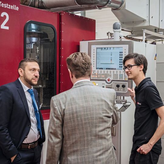 Pfiffner und Witzig & Frank präsentierten bei ihrem Open House im Oktober 2022 in Zimmern die neuesten Lösungen und Entwicklungen im Bereich der Rundtakt-Technologie. Pfiffner und Witzig & Frank präsentierten bei ihrem Open House im Oktober 2022 in Zimmern die neuesten Lösungen und Entwicklungen im Bereich der Rundtakt-Technologie.