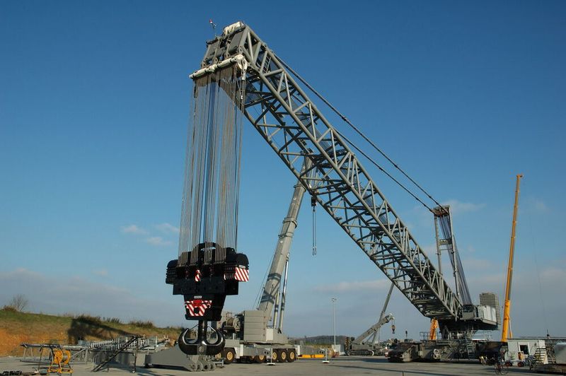 Ein gutes Beispiel für den Vorteil von Simulation in der Entwicklung ist die Seilrolle.·Eine Seilrolle unterliegt im Betrieb einer hohen Belastung in Verbindung mit einer hohen Lastwechselzahl.  (Liebherr-Werk Ehingen)