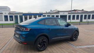 Im umfangreichen SUV-Programm von Renault sticht der Arkana mit seiner Coupé-Form heraus. Ein Volumenmodell ist er damit aber nicht. (Bild: Mauritz – VCG)