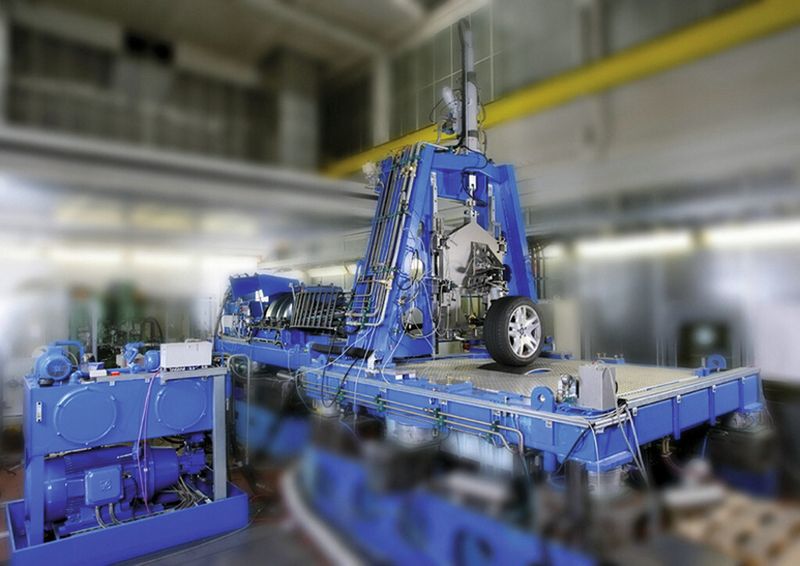 Bild 1: Prüfstände wie dieser Halbachsen-Prüfstand müssen hardware- und softwareseitig an die jeweilige Anwendung angepasst werden. (Bild: Renk)