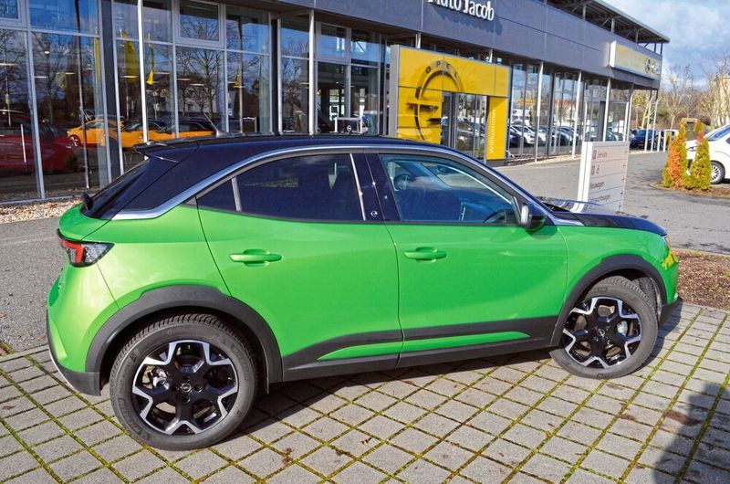 Die sehr kurzen Überhänge verstärken die sportliche Optik.   (Rehberg / »kfz-betrieb«)