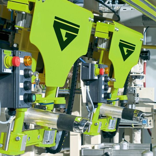 Beim Luftpacker gleitet das abzufüllende Produkt auf einem Luftstrom in die Ventilsäcke hinein.(Bild:  Greif-Velox)