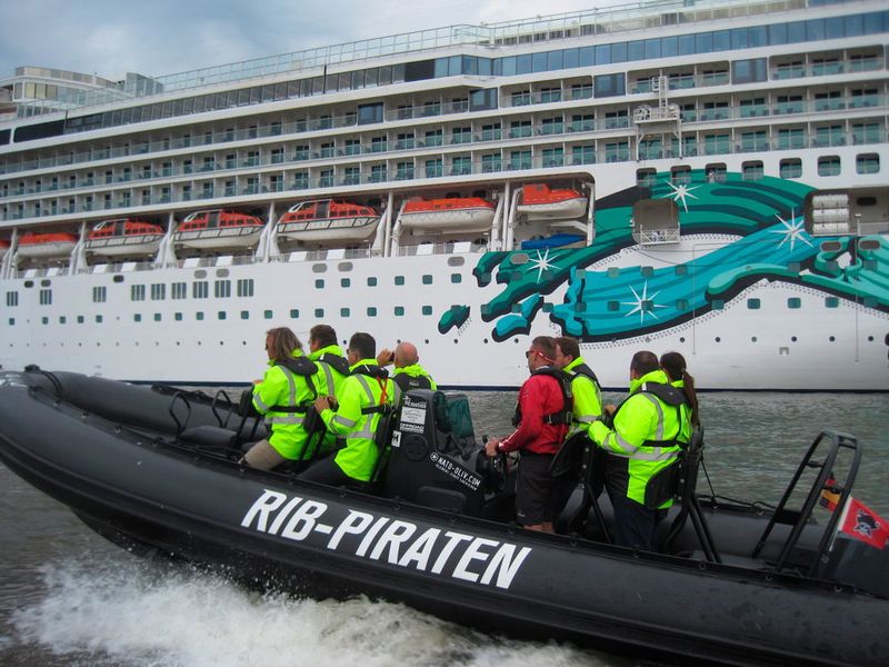 Vorbei an Kreuzfahrtschiffen... (Vogel IT-Medien GmbH)
