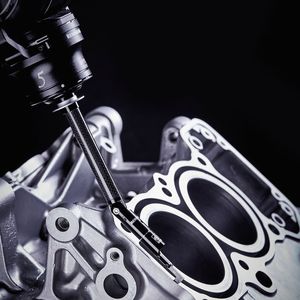 Nutzt man die 5-Achs-Scannerprüfung auf Koordinatenmessgeräten (KMG), umgeht man einige Nachteile, die von Systemen mit nur drei linearen Achsen her bekannt sind.