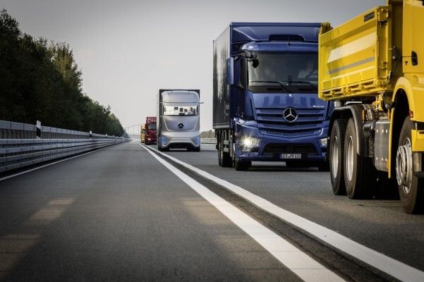 Der Mercedes-Benz Future Truck 2025: Weltpremiere der spektakulären Studie des Lkw von morgen – autonome Fahrt in eine faszinierende Zukunft (Bild: Mercedes-Benz)