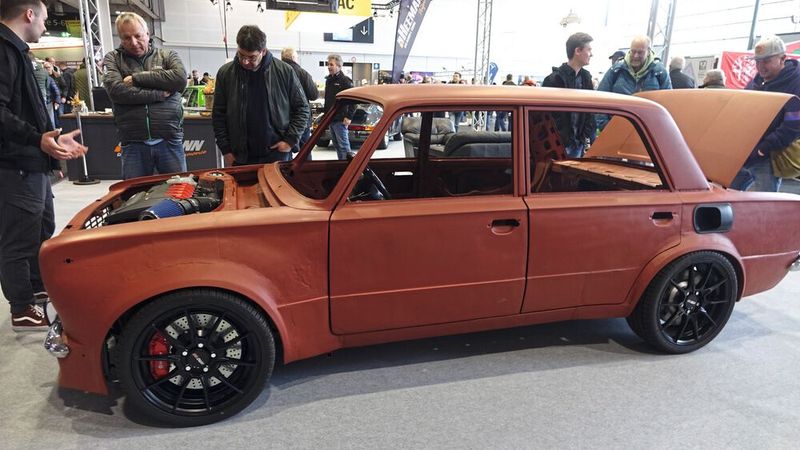 Nicht wirklich originalgeteu wurde bzw. wird dieser Lada. (Bild: Dominsky –  »kfz-betrieb«)