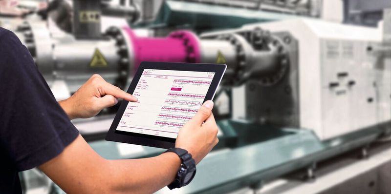 Die Sensortechnik erfasst Drehmoment, Drehzahl, Beschleunigung in drei Achsen, Temperatur, Axialkraft und Querkraft/Biegung direkt im Antriebsstrang.(Bild:  R+W / panuwat - stock.adobe.com)