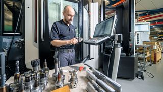 Entwicklung von Komponenten für den Innenausbau von Zügen: Gefertigt werden sie auf den hauseigenen CNC-Anlagen. (Bild: Beni Basler)
