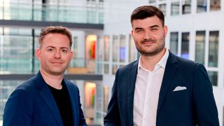 Matthias Hupka (l.) und Niklas Petri bilden seit Jahresbeginn die neue Doppelspitze bei Allivate, dem 50:50-Joint-Venture zwischen Fraport und Dakosy, das sich auf die Digitalisierung und Automatisierung von Luftfrachtprozessen konzentriert. (Bild: Allivate)