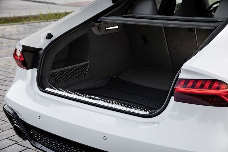 Der variable Gepäckraum lässt sich bis auf 1.510 Liter vergrößern. (Audi)