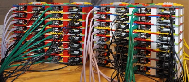 Iridis Pi: Supercomputer bestehend aus 64 Raspberry Pi und Lego-Steinen, erbaut von Professor Simon Cox von der Universität Southampton und seinem Team (Bild: Simon Cox)