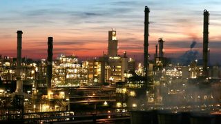 Durch die Produktion von Butadien direkt vor Ort in Marl und die Versorgung mit Wasserstoffperoxid aus dem Konzern, ist die Produktion rückwärtsintegriert. (Bild: Evonik Industries)