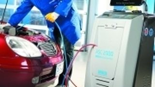 Da ab 2011 die Klimaanlagen mit einem neuen Kältemittel befüllt sind, müssen die Werkstätten mit zwei verschiedenen Kältemitteln arbeiten – und dementsprechend ausgerüstet sein. (Archiv: Vogel Business Media)