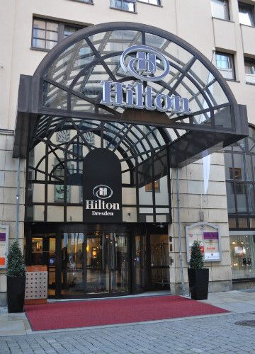 Tagungsort für die Mazda-Händler am vergangenen Wochenende: das Hilton-Hotel in Dresden. (Foto: Minack)