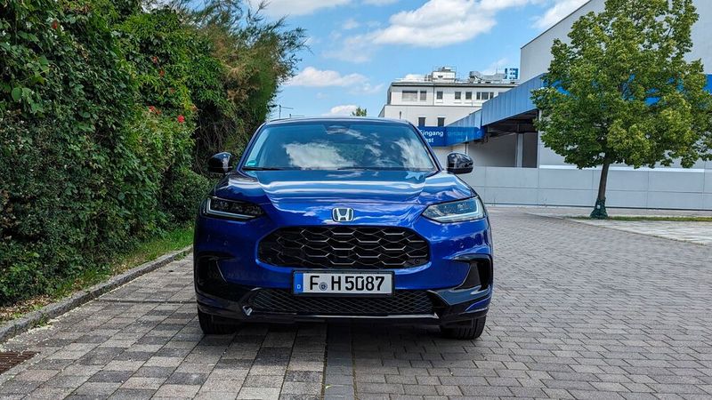 Mit einem an Aston Martin angelehnten Kühlergrill kann man hingegen nichts falsch machen. (Bild: Rosenow – VCG)