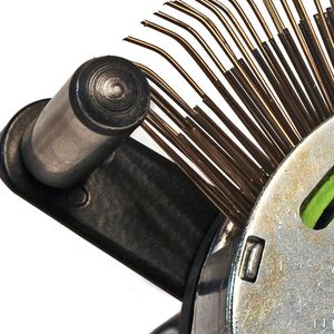 Der Beschleunigungsstab soll die kinetische Energie der Borsten beim Aufschlag auf die Oberfläche auf das bis zu Vierfache erhöhen.(Foto:  Monti)