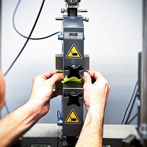 Detailaufnahme einer Prüfung bei Ortlieb.(Bild:  Volker Haug, Ortlieb)