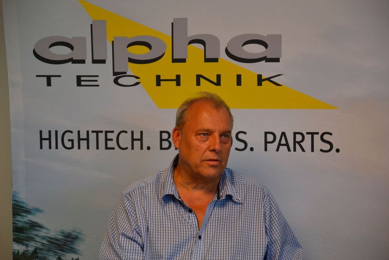 Alphatechnik-Chef Josef Hofmann erläuterte … (Bild: Michel/»kfz-betrieb«)