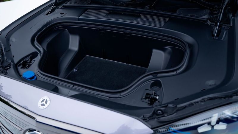 Vorne gibt es einen Frunk. (Bild: Mercedes-Benz)