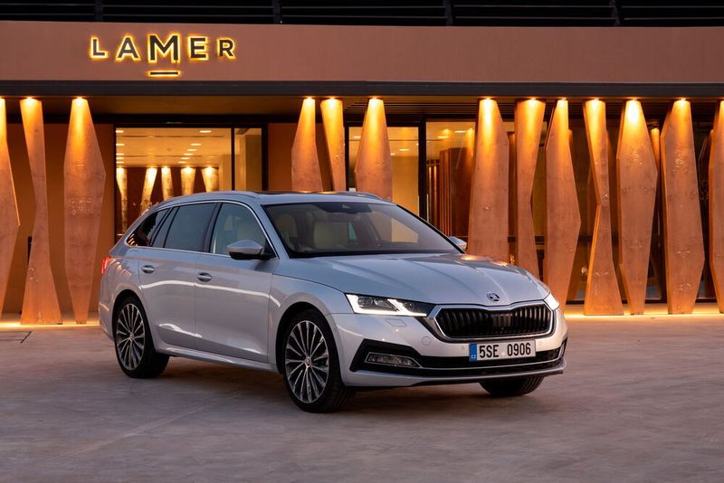 Der Octavia Kombi startet bei 28.060 Euro; die Limousine ist 700 Euro günstiger. (Skoda)
