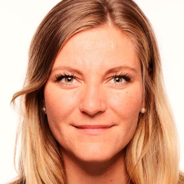 Franziska Kramer, Strategie und Nachhaltigkeitsmessung bei Plant Values: „Wichtig für eine wirkungsvolle Klimastrategie ist auch die Frage, inwieweit das Unternehmen die Emissionsquelle beeinflussen kann. Wenn der Fuhrpark meine größte Emissionsquelle ist, dann habe ich hier einen wirksamen Hebel zur Reduktion.“ (studioline photography)