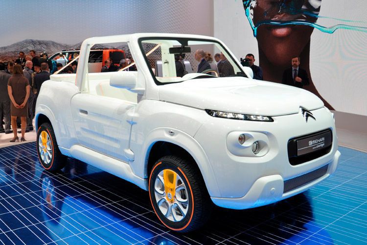 Citroën präsentiert das Konzept E-Mehari styled by Courrèges. Das Spaßmobil wurde in dieser Version von dem französischen Modehaus gestaltet. (Wehner)
