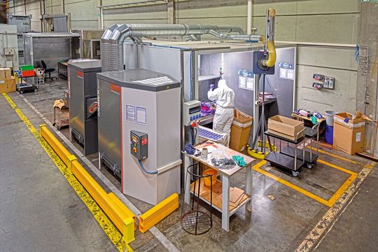 Die zwei Esta-Absauganlagen sorgen dafür, dass die Mitarbeiter von Infraserv Logistics staubfrei arbeiten können.(Bild:  Esta)