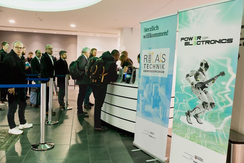 Entwickler treffen Entwickler. Auf dem Fachkongress Power of Electronics am 29. und 30. September in Würzburg stehen die Themen Wärmemanagement (ehemals Cooling Days),  Leiterplattentechnik, Power-Design und Power Systems, Kreislaufwirtschaft sowie Relaistechnik im Fokus. (Bild: Stefan Bausewein)