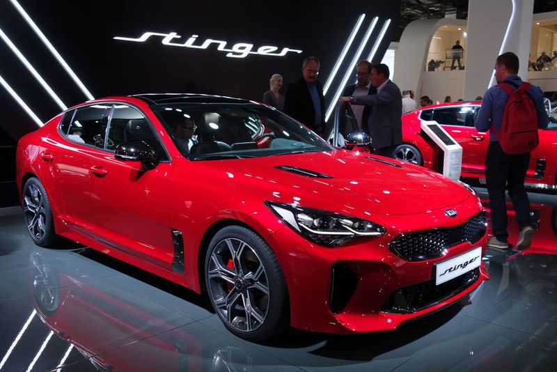 Ebenfalls ein kompletter Neuling ist der Stinger, der auf der IAA seine Deutschlandpremiere feiert. Das Topmodell kommt mit 370 PS und schafft es in 4,9 Sekunden aus dem Stand auf Tempo 100. (Wehner/»kfz-betrieb«)