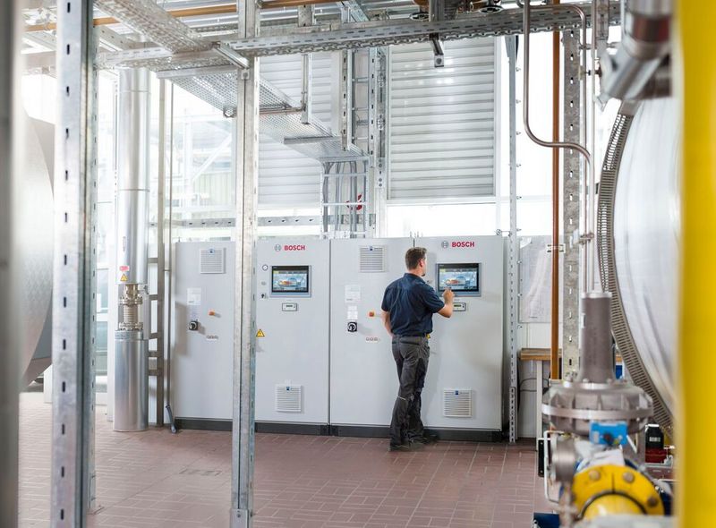 Die Bosch-Steuerungen sorgen nicht nur für einen automatisierten Betrieb, sie liefern auch wichtige Daten an MEC Optimize. (Bild: Bosch Industriekessel)
