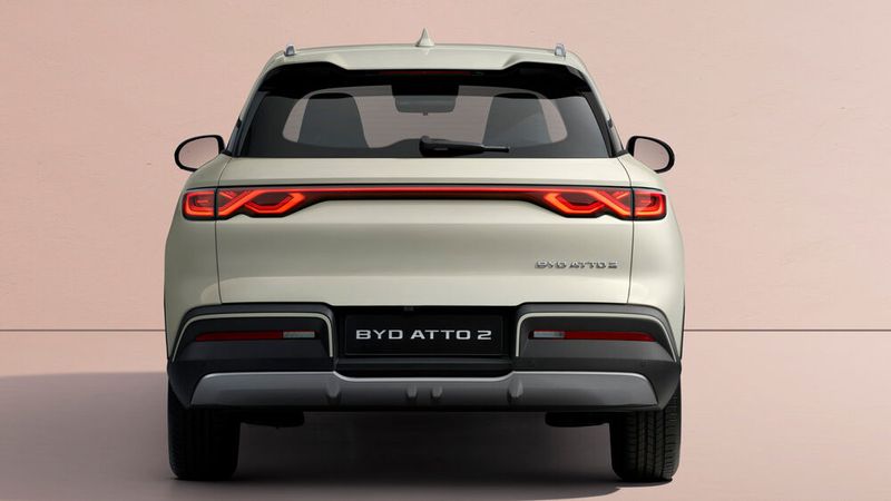 Die Grafik der Rückleuchten erinnert an eine liegende 8. (Bild: BYD)