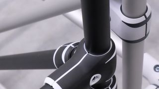 Trilogiq stellt sein neues Rohrklemmsystem Graphit vor. (Bild: Trilogiq)