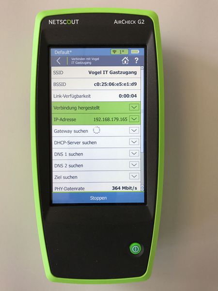 Hinterlegt man zu bekannten SSIDs den jeweiligen WLAN-Schlüssel, lässt sich der AirCheck mit dem jeweiligen Netzwerk verbinden… (VIT (Donner))