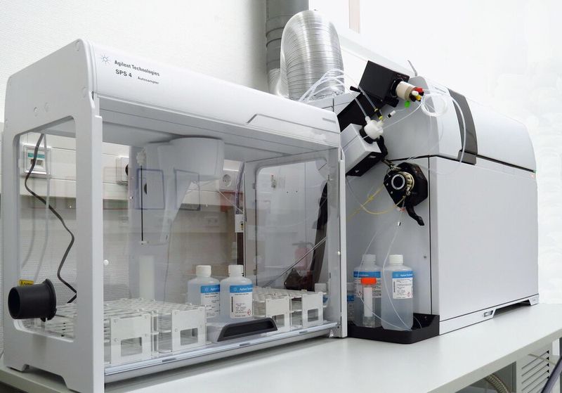 Abb. 3: Für die Messung mittels ICP-MS wird ein besonders sensitives Gerätesystem eingesetzt, das auch eine Analytik im unteren ppm-Bereich ermöglicht. (Bild: Institut Kirchhoff Berlin )