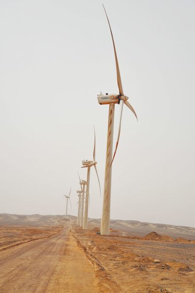 Straßen zu den Windkraftwerken ermöglichen den Zugang für Serviceaufgaben. (Bild: Isenburg)