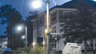 LED-Straßenleuchten sind sensibel – mit speziellen Schutzgeräten können sie abgesichert werden. (Phoenix Contact)