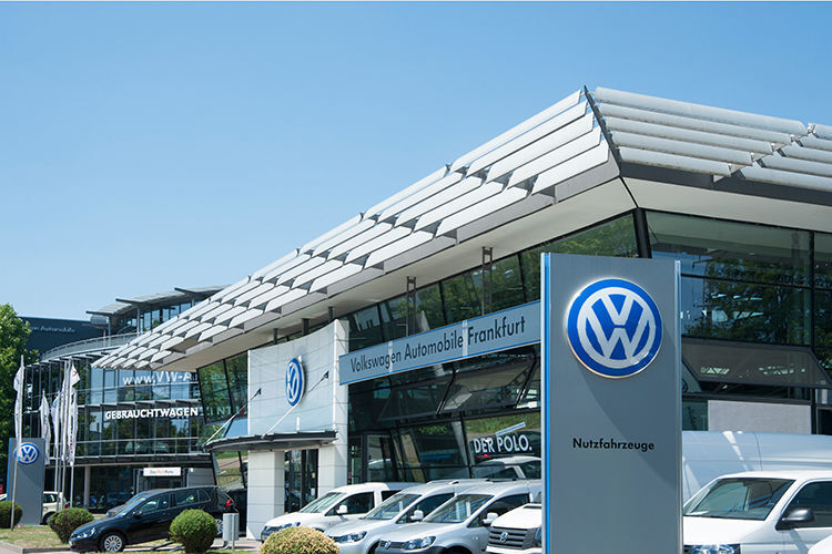 Außenansicht der Ausstellungshalle des Volkswagen-Zentrums in Frankfurt. (VWZ Frankfurt)