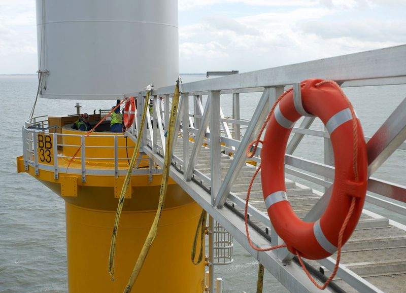 Rohre spielen bei Offshore-Windkraftanlagen eine tragende Rolle. (Siemens)